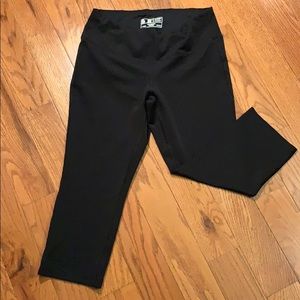 Black New Balance Capri leggings